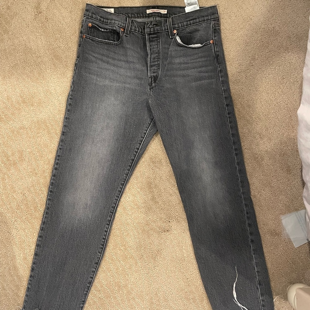Levi's Wedgie Icon Straight dark wash jeans never worn